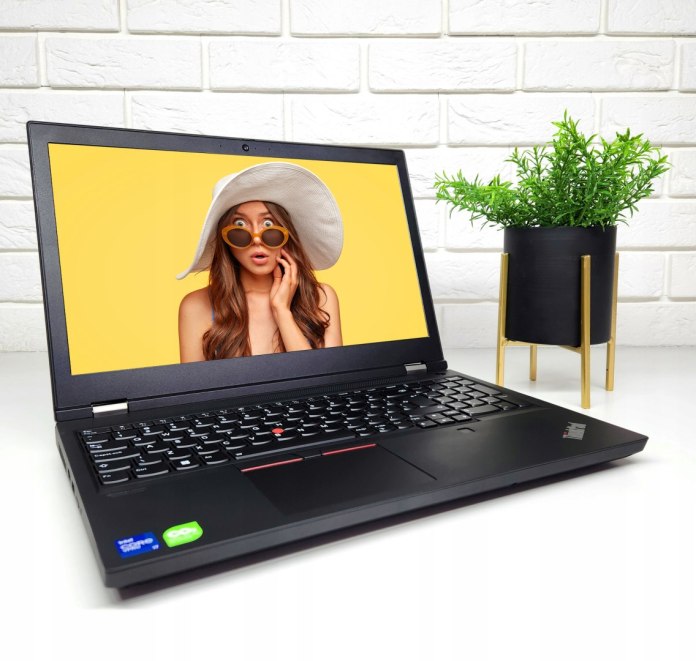 Laptop Lenovo ThinkPad P15 G2 i7 RTX A3000 - realne zdjęcie produktu